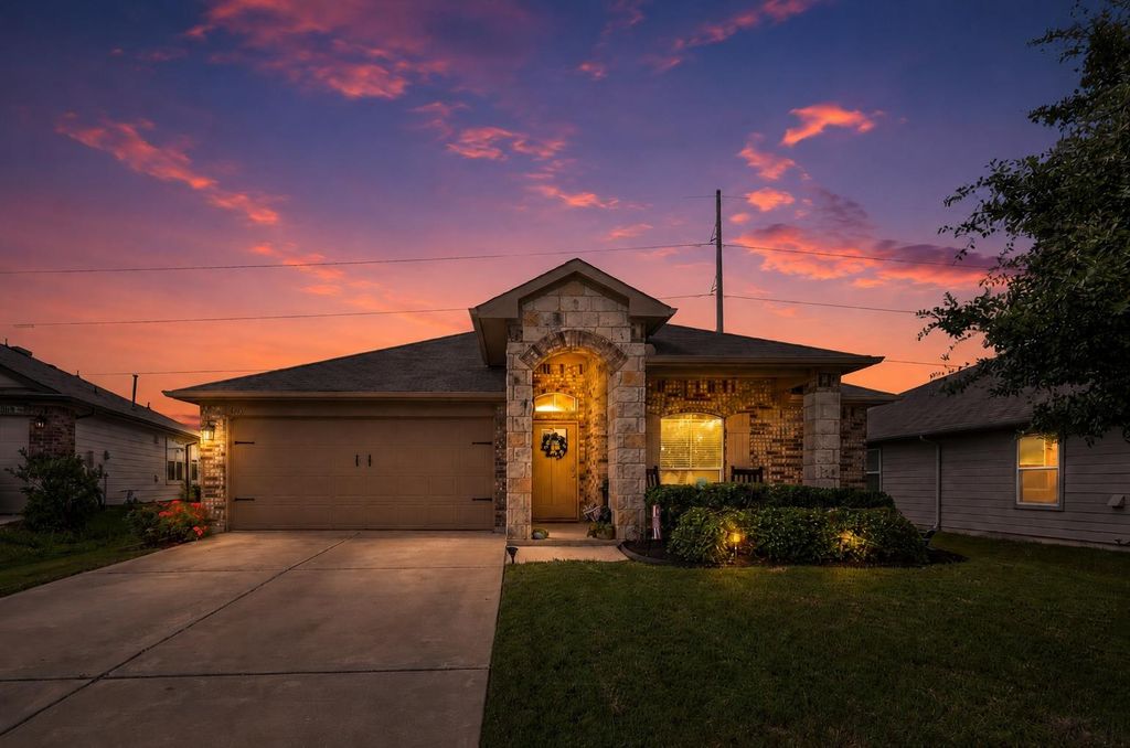 606 Marimoor DR, Hutto, TX 78634