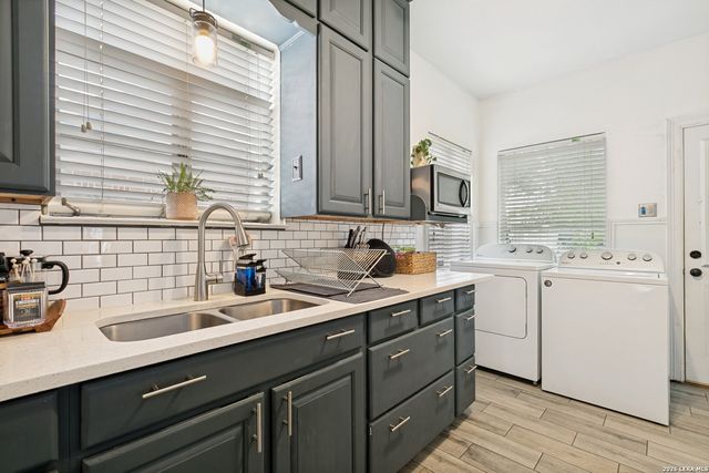 147 North Dr, San Antonio, TX 78201