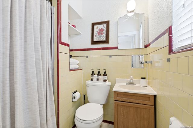 147 North Dr, San Antonio, TX 78201