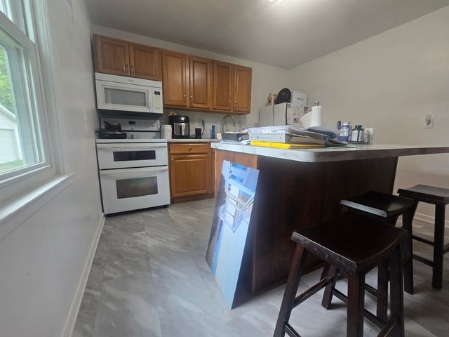 2066 E Bristol Road, Burton, MI 48529