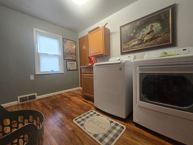 2066 E Bristol Road, Burton, MI 48529