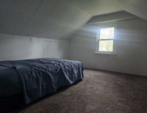 2066 E Bristol Road, Burton, MI 48529