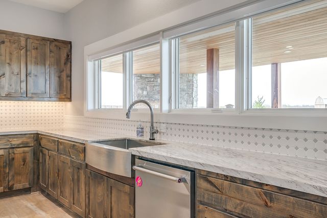 19611 N County Line Road, Ponder, TX 76259