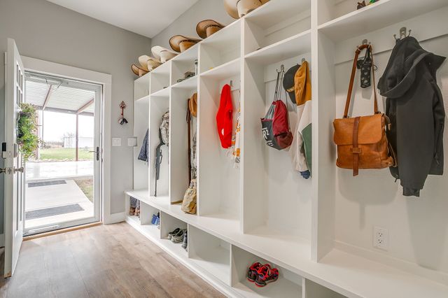 19611 N County Line Road, Ponder, TX 76259