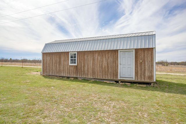19611 N County Line Road, Ponder, TX 76259