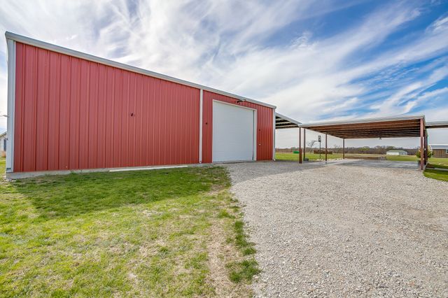 19611 N County Line Road, Ponder, TX 76259