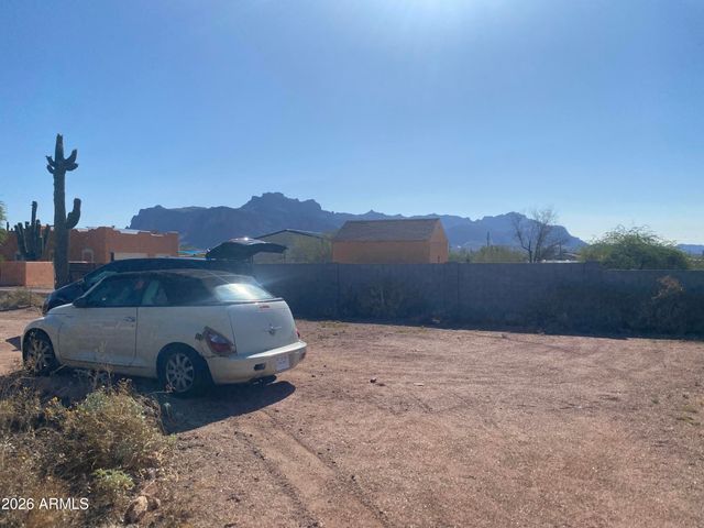 2286 E BROADWAY Avenue, Apache Junction, AZ 85119