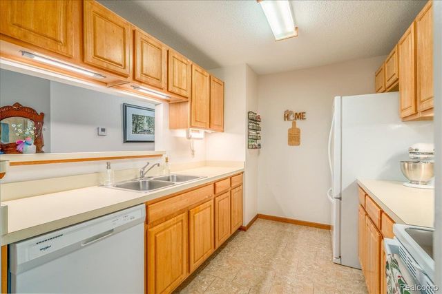 204 Marigold Circle, Westland, MI 48185