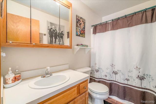 204 Marigold Circle, Westland, MI 48185