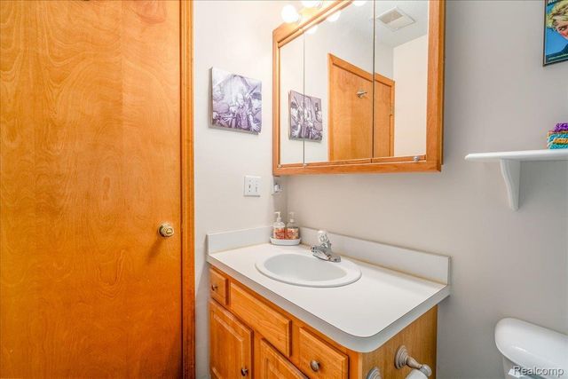 204 Marigold Circle, Westland, MI 48185