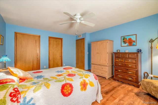 204 Marigold Circle, Westland, MI 48185