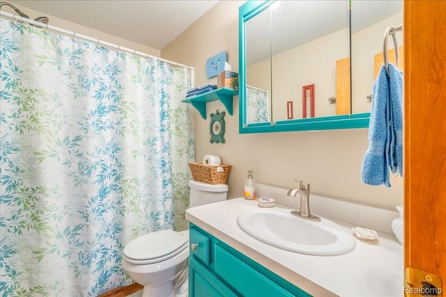 204 Marigold Circle, Westland, MI 48185