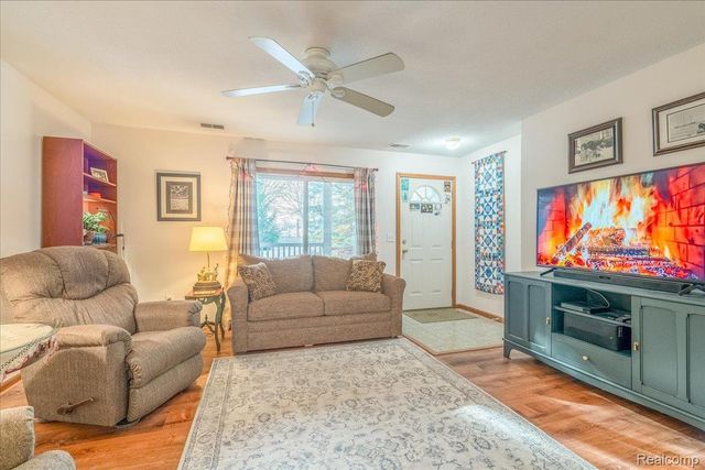 204 Marigold Circle, Westland, MI 48185