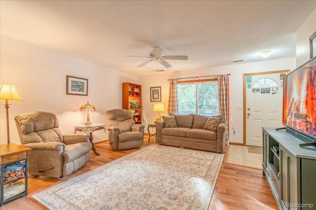 204 Marigold Circle, Westland, MI 48185