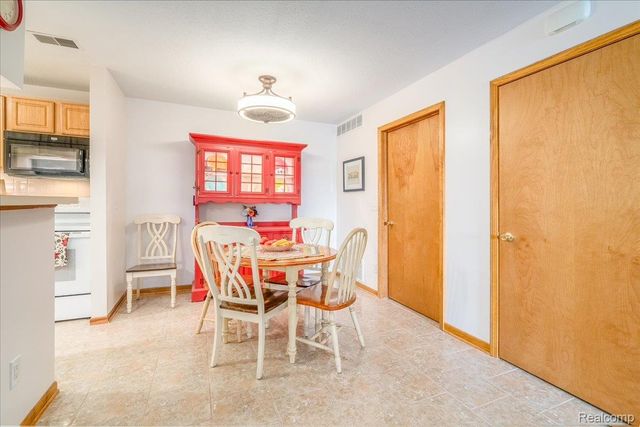 204 Marigold Circle, Westland, MI 48185