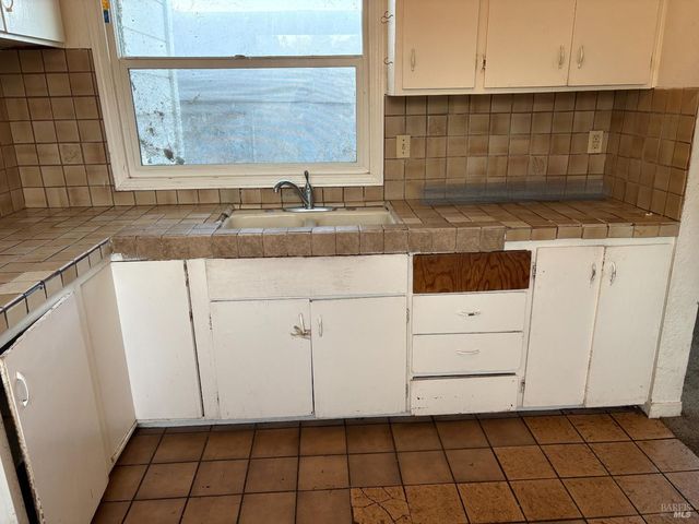 929 Hendley St, Santa Rosa, CA 95404