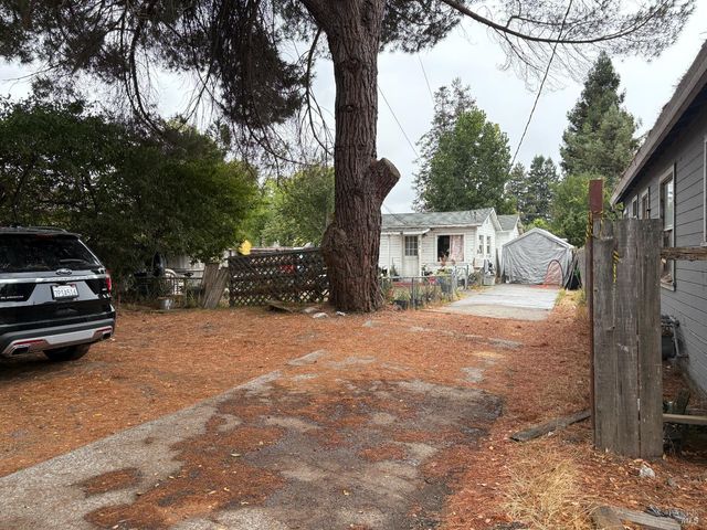 929 Hendley St, Santa Rosa, CA 95404