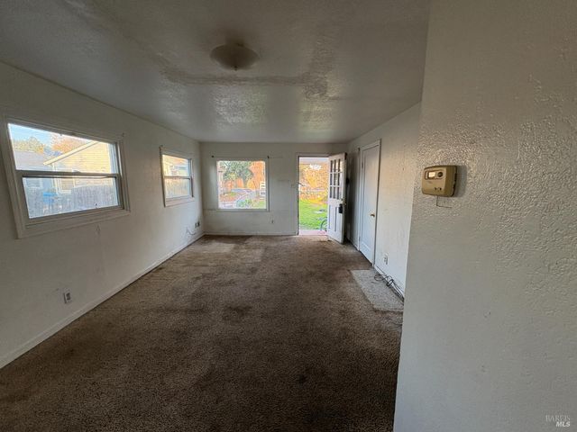 929 Hendley St, Santa Rosa, CA 95404