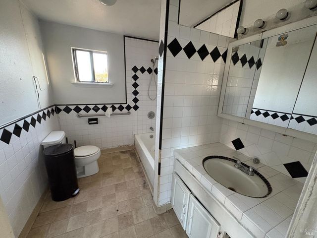 929 Hendley St, Santa Rosa, CA 95404