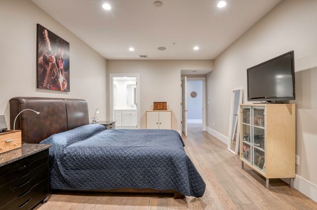 377 West First 6, Boston, MA 02127