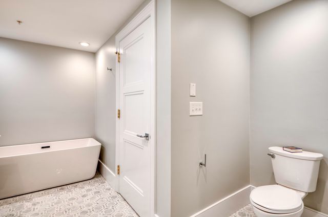 377 West First 6, Boston, MA 02127