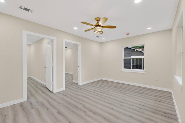 1103 N Sherman Street, Ennis, TX 75119