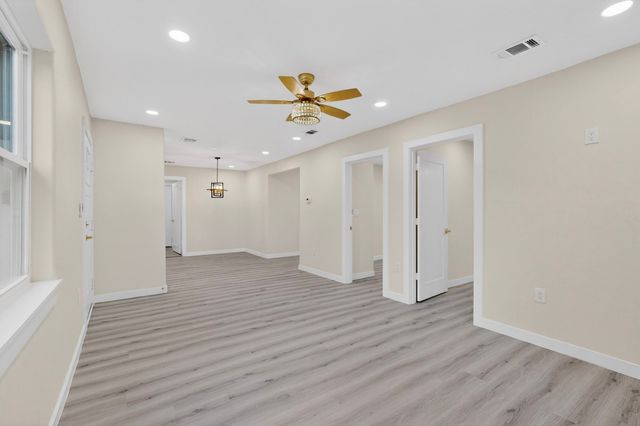 1103 N Sherman Street, Ennis, TX 75119