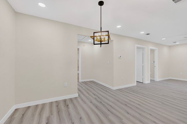 1103 N Sherman Street, Ennis, TX 75119