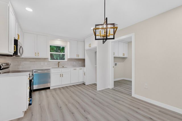 1103 N Sherman Street, Ennis, TX 75119