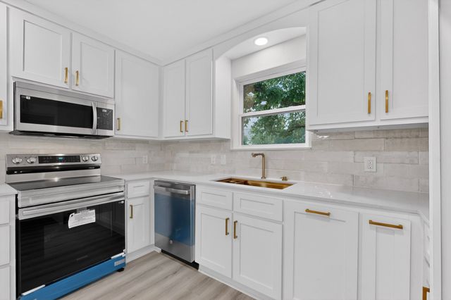 1103 N Sherman Street, Ennis, TX 75119