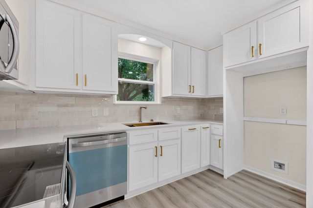 1103 N Sherman Street, Ennis, TX 75119