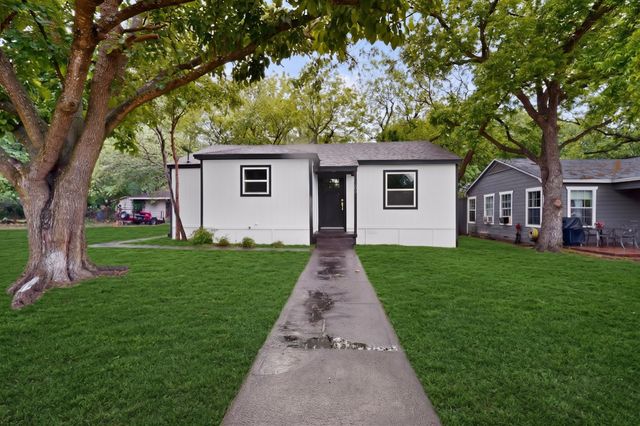 1103 N Sherman Street, Ennis, TX 75119