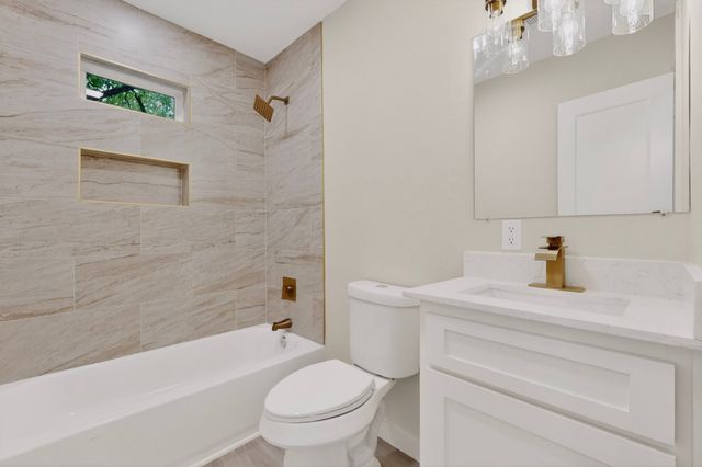 1103 N Sherman Street, Ennis, TX 75119