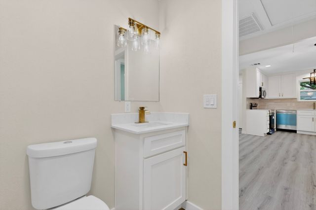 1103 N Sherman Street, Ennis, TX 75119