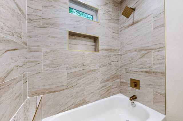 1103 N Sherman Street, Ennis, TX 75119