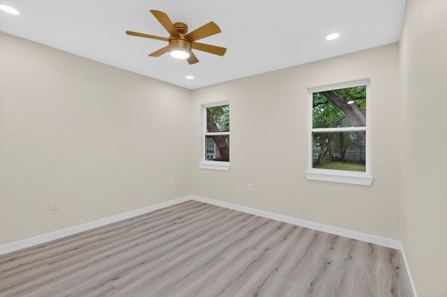 1103 N Sherman Street, Ennis, TX 75119