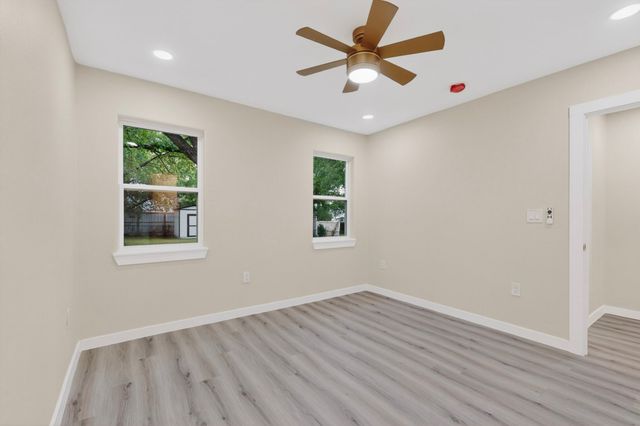 1103 N Sherman Street, Ennis, TX 75119