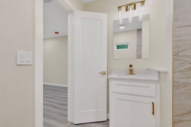 1103 N Sherman Street, Ennis, TX 75119