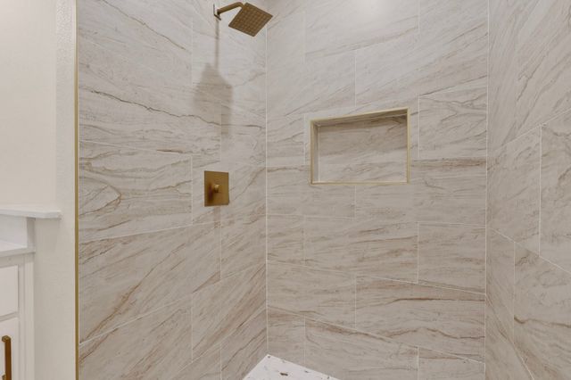 1103 N Sherman Street, Ennis, TX 75119