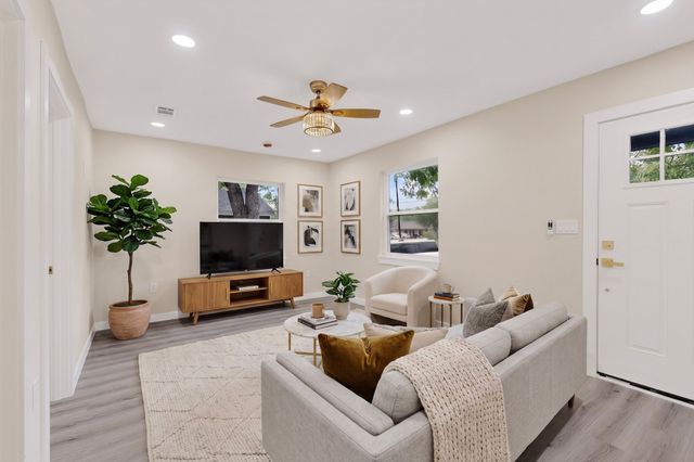 1103 N Sherman Street, Ennis, TX 75119