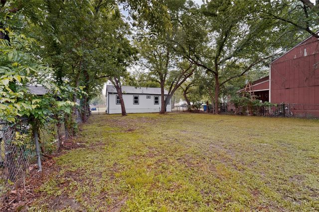 1103 N Sherman Street, Ennis, TX 75119