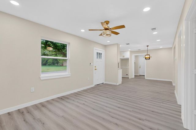 1103 N Sherman Street, Ennis, TX 75119