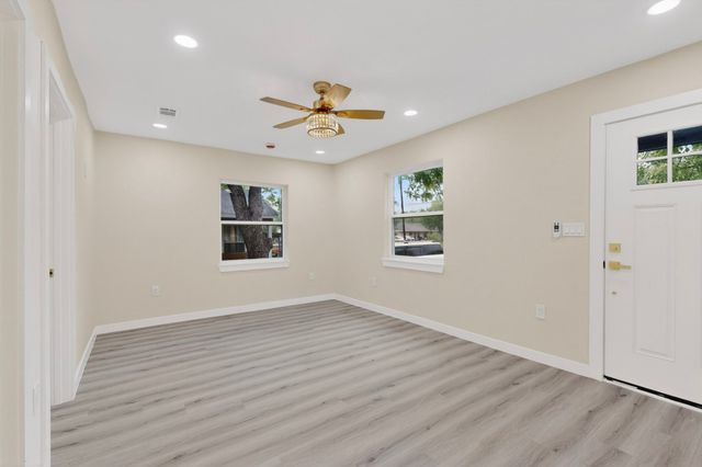 1103 N Sherman Street, Ennis, TX 75119