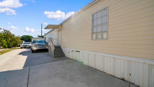 4905 NE 2nd Way, Pompano Beach, FL 33064