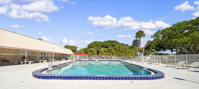 4905 NE 2nd Way, Pompano Beach, FL 33064