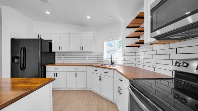 4905 NE 2nd Way, Pompano Beach, FL 33064