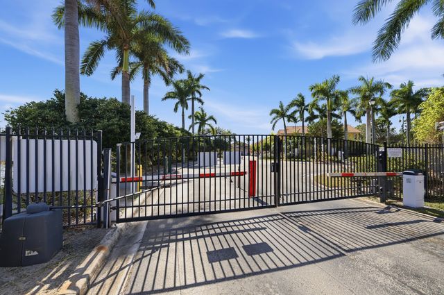 1725 Carvelle Drive, Riviera Beach, FL 33404