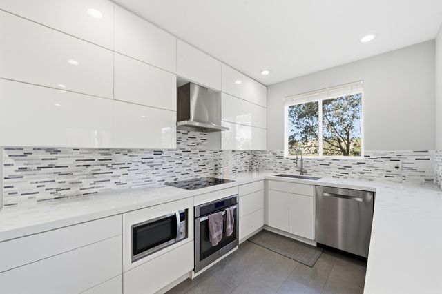 1725 Carvelle Drive, Riviera Beach, FL 33404