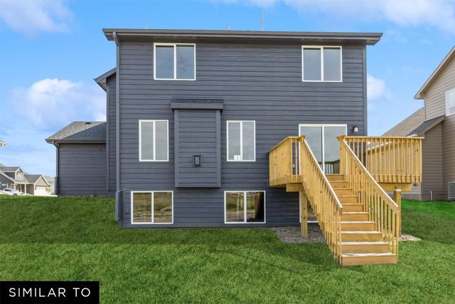 1006 Shady Lane Drive, Norwalk, IA 50211