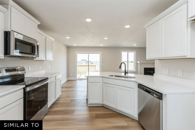 1006 Shady Lane Drive, Norwalk, IA 50211